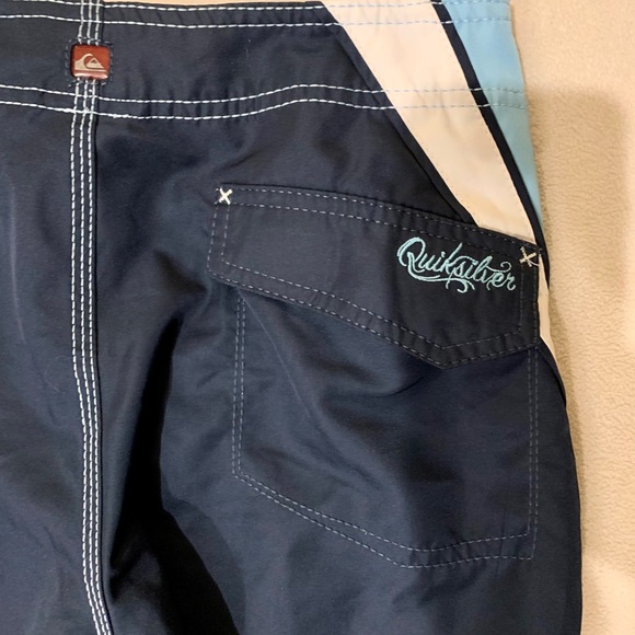 Quicksilver boys board shorts size 26 waist - Picture 4 of 5